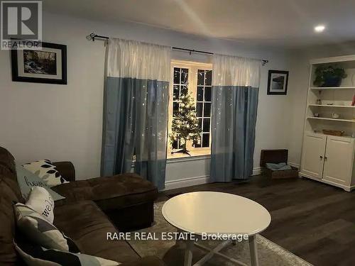 17 Leslie Anne Drive, Wasaga Beach, ON - Indoor Photo Showing Living Room