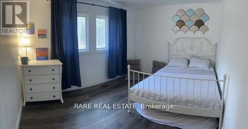 17 Leslie Anne Drive, Wasaga Beach, ON - Indoor Photo Showing Bedroom