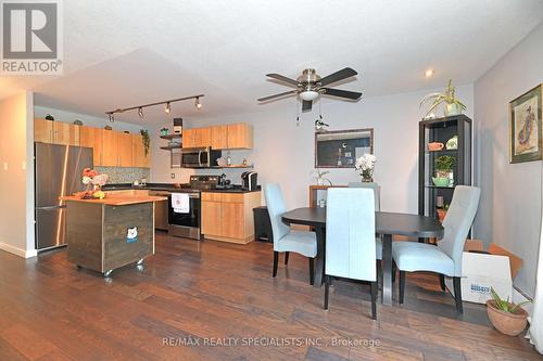 113 - 1050 Falgarwood Drive, Oakville, ON - Indoor Photo Showing Dining Room