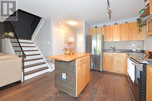 113 - 1050 Falgarwood Drive, Oakville (Iroquois Ridge South), ON - Indoor Photo Showing Kitchen