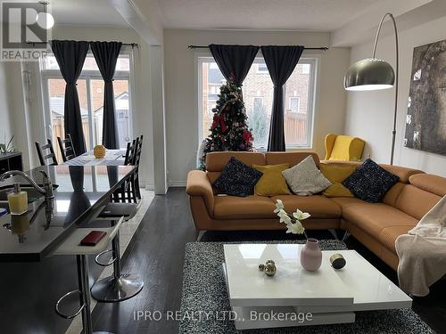 122 Kempenfelt Trail, Brampton, ON - Indoor Photo Showing Living Room