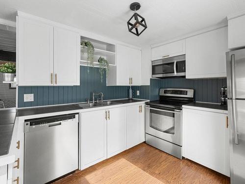 Cuisine - 3495 Rue St-Laurent, Lévis (Desjardins), QC - Indoor Photo Showing Kitchen With Double Sink