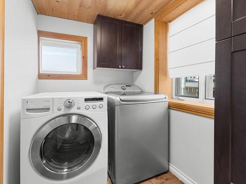 Salle de lavage - 3495 Rue St-Laurent, Lévis (Desjardins), QC - Indoor Photo Showing Laundry Room