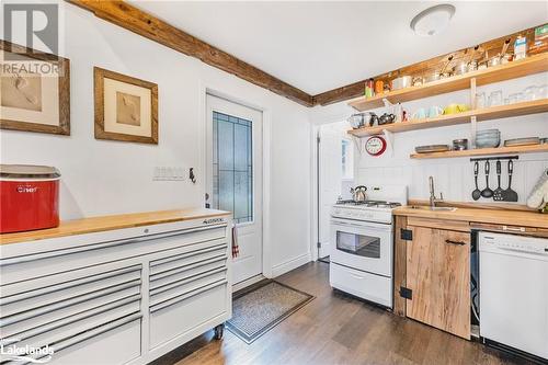 739 15 Concession W Unit# 8, Tiny, ON - Indoor Photo Showing Kitchen