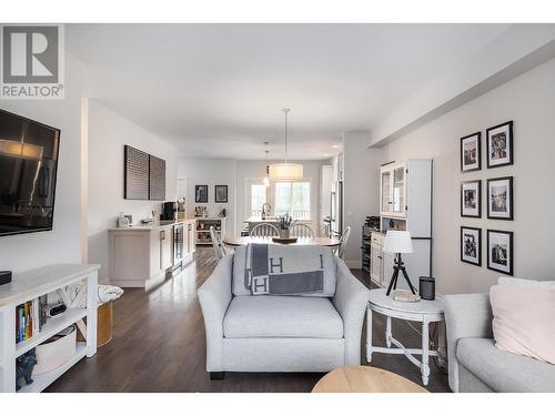 1450 Union Road Unit# 8, Kelowna, BC - Indoor Photo Showing Living Room