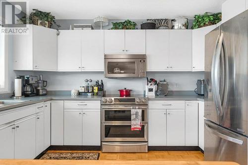 2920 Allenby Way, Vernon, BC - Indoor Photo Showing Kitchen