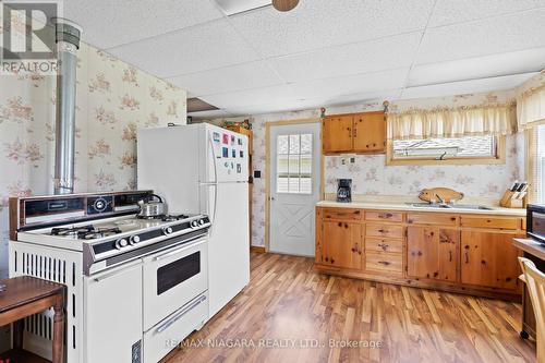 12807- 12815 Lakeshore Road, Wainfleet, ON - Indoor Photo Showing Kitchen