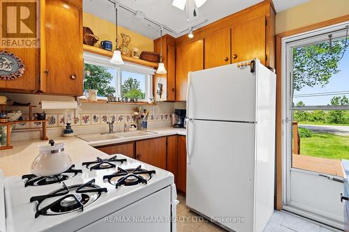 12807- 12815 Lakeshore Road, Wainfleet, ON - Indoor Photo Showing Kitchen