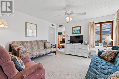 12807- 12815 Lakeshore Road, Wainfleet, ON - Indoor Photo Showing Living Room