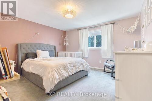 93 Birchpark Drive, Grimsby, ON - Indoor Photo Showing Bedroom