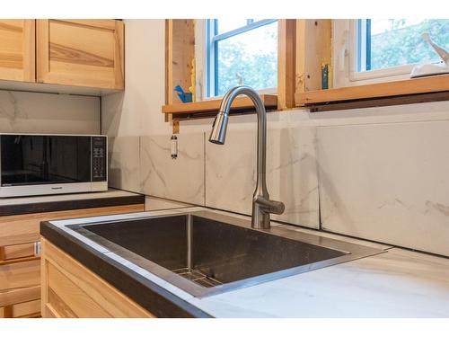 891 5Th Avenue, Fernie, BC - Indoor Photo Showing Kitchen