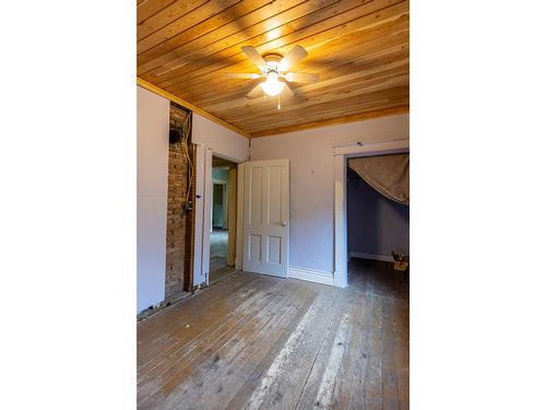 891 5Th Avenue, Fernie, BC - Indoor Photo Showing Other Room