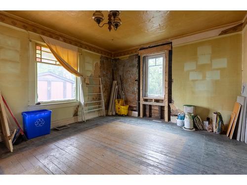 891 5Th Avenue, Fernie, BC - Indoor Photo Showing Other Room