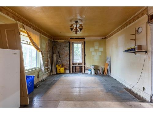 891 5Th Avenue, Fernie, BC - Indoor Photo Showing Other Room