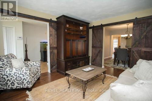 52 Beckett Drive, Brantford, ON - Indoor Photo Showing Living Room