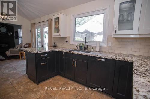 52 Beckett Drive, Brantford, ON - Indoor Photo Showing Kitchen