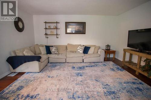 52 Beckett Drive, Brantford, ON - Indoor Photo Showing Living Room