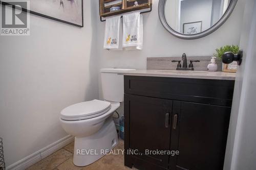 52 Beckett Drive, Brantford, ON - Indoor Photo Showing Bathroom