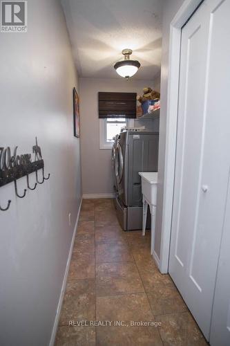 52 Beckett Drive, Brantford, ON - Indoor Photo Showing Laundry Room