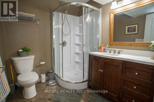 52 Beckett Drive, Brantford, ON - Indoor Photo Showing Bathroom