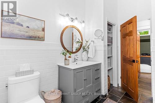 1 Armstrong Crescent, Grey Highlands (Markdale), ON - Indoor Photo Showing Bathroom