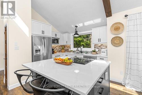 1 Armstrong Crescent, Grey Highlands (Markdale), ON - Indoor Photo Showing Kitchen With Upgraded Kitchen