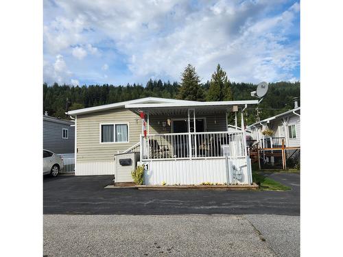 10 - 1545 Columbia Avenue, Castlegar, BC 