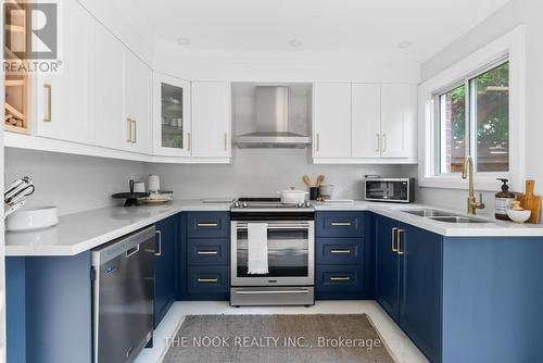 58 Hogan Crescent, Clarington (Bowmanville), ON - Indoor Photo Showing Kitchen With Double Sink With Upgraded Kitchen