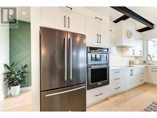 2489 Tallus Heights Drive, West Kelowna, BC - Indoor Photo Showing Kitchen With Upgraded Kitchen