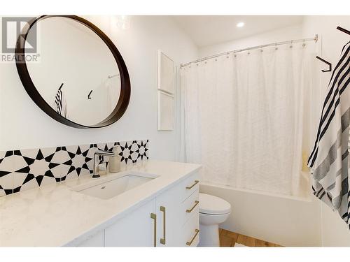 2489 Tallus Heights Drive, West Kelowna, BC - Indoor Photo Showing Bathroom