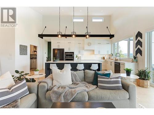 2489 Tallus Heights Drive, West Kelowna, BC - Indoor Photo Showing Living Room