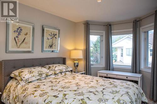 416 Beasley  W Crescent, Nelson, BC - Indoor Photo Showing Bedroom