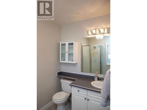 416 Beasley  W Crescent, Nelson, BC - Indoor Photo Showing Bathroom