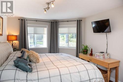 416 Beasley  W Crescent, Nelson, BC - Indoor Photo Showing Bedroom