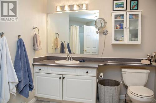 416 Beasley  W Crescent, Nelson, BC - Indoor Photo Showing Bathroom