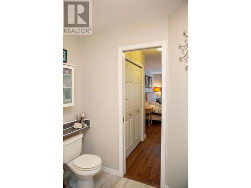 416 Beasley  W Crescent, Nelson, BC - Indoor Photo Showing Bathroom