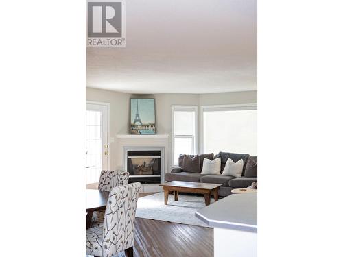 416 Beasley  W Crescent, Nelson, BC - Indoor Photo Showing Living Room With Fireplace