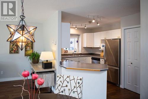 416 Beasley  W Crescent, Nelson, BC - Indoor Photo Showing Kitchen With Double Sink