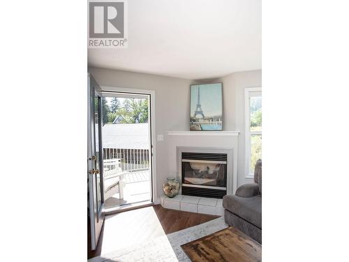 416 Beasley  W Crescent, Nelson, BC - Indoor Photo Showing Living Room With Fireplace