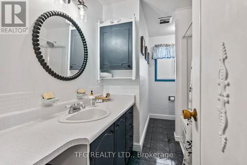 807 Fernhill Boulevard, Oshawa (Northglen), ON - Indoor Photo Showing Bathroom