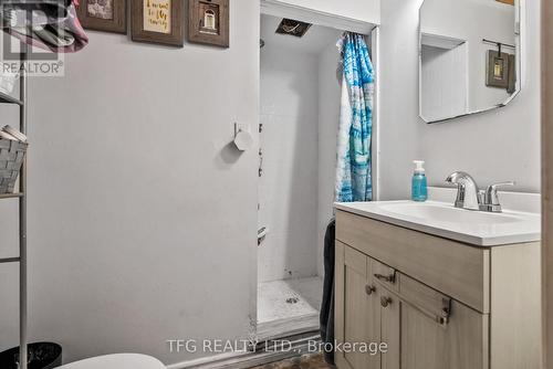 807 Fernhill Boulevard, Oshawa (Northglen), ON - Indoor Photo Showing Bathroom