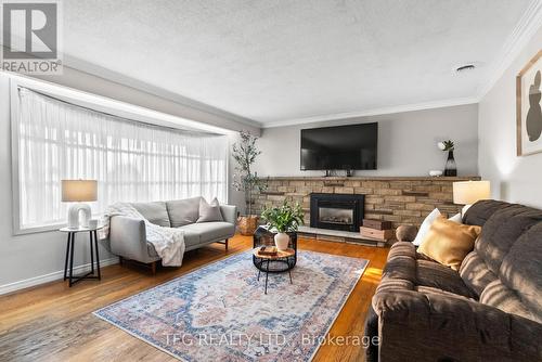 807 Fernhill Boulevard, Oshawa (Northglen), ON - Indoor Photo Showing Living Room With Fireplace