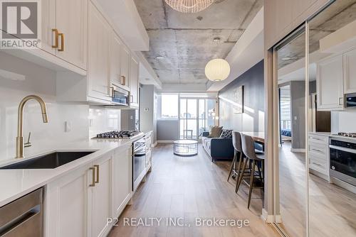 1123 - 1 Shaw Street, Toronto, ON - Indoor Photo Showing Kitchen With Upgraded Kitchen