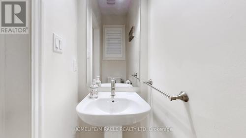 523 Halo Street, Oshawa, ON - Indoor Photo Showing Bathroom