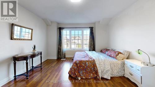 523 Halo Street, Oshawa (Windfields), ON - Indoor Photo Showing Bedroom