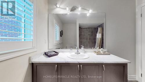 523 Halo Street, Oshawa (Windfields), ON - Indoor Photo Showing Bathroom