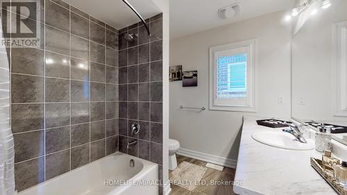 523 Halo Street, Oshawa, ON - Indoor Photo Showing Bathroom