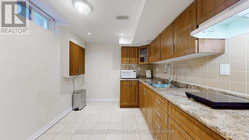 523 Halo Street, Oshawa (Windfields), ON - Indoor Photo Showing Kitchen