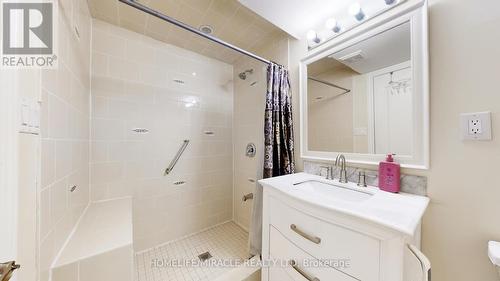 523 Halo Street, Oshawa, ON - Indoor Photo Showing Bathroom