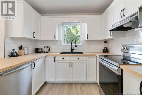 24 Armoyan Court, Moncton, NB - Indoor Photo Showing Kitchen